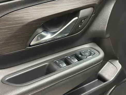 Used 2024 GMC Terrain SLE w/ Elevation Edition AWD/4WD image 14