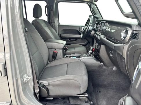 Used 2021 Jeep Wrangler Unlimited Sahara w/ Uconnect 4C Nav & Sound Group AWD/4WD image 31