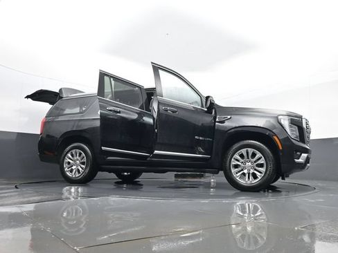 Used 2025 GMC Yukon XL Denali AWD/4WD image 38