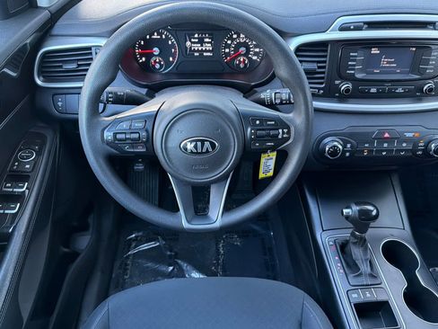 Used 2017 Kia Sorento AWD image 11