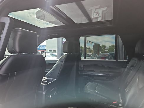 Used 2018 Ford Expedition Limited w/ Equipment Group 301A AWD/4WD image 15