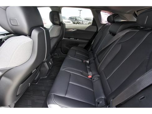 New 2027 Cadillac Optiq Luxury w/ LPO, Floor Liner Package AWD/4WD image 7