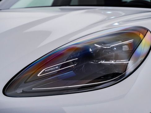 Certified 2025 Porsche Macan image 7