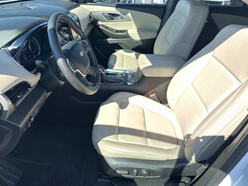 Certified 2023 Chevrolet Traverse LT w/ LT Premium Package AWD/4WD image 19