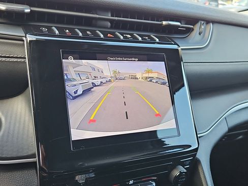 Used 2024 Jeep Grand Cherokee Laredo image 23