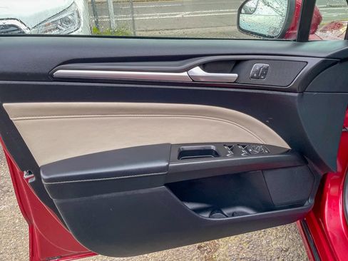 Used 2018 Ford Fusion Titanium image 10