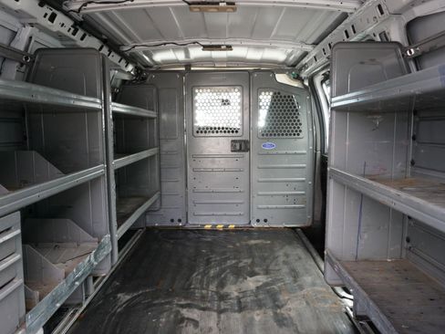 Used 2018 Chevrolet Express 2500 w/ Driver Convenience Package RWD image 9