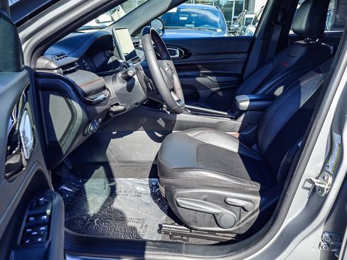 Used 2024 Jeep Compass Trailhawk image 2