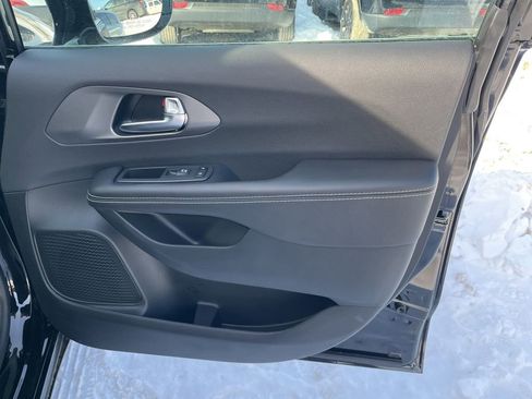 New 2026 Chrysler Pacifica Select image 10