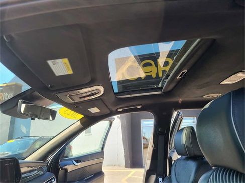 Used 2023 Hyundai Palisade Calligraphy image 16