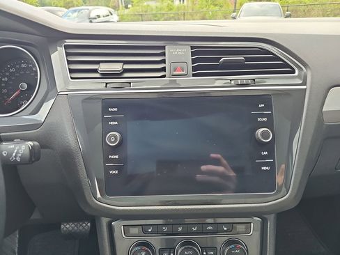 Used 2019 Volkswagen Tiguan SE w/ Panoramic Sunroof Package AWD/4WD image 12