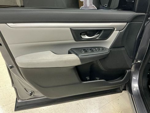 Used 2017 Honda CR-V LX image 11