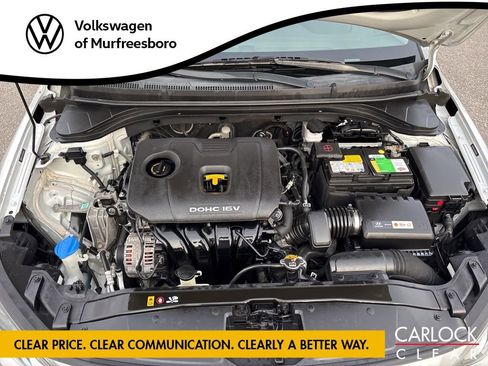 Used 2017 Hyundai Elantra SE image 12