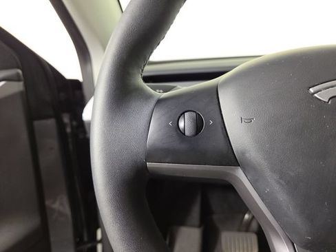 Used 2025 Tesla Model Y Long Range AWD/4WD image 24