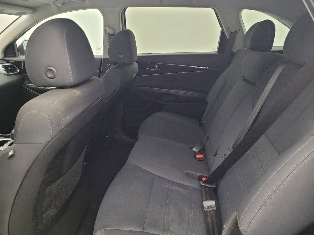 Used 2019 Kia Sorento FWD image 18