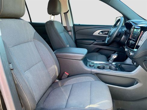 Used 2021 Chevrolet Traverse LS image 27