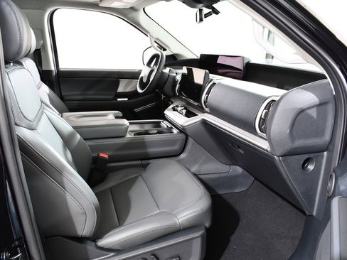 New 2026 Ford Expedition Max Active image 10