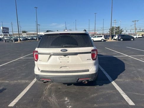 Used 2018 Ford Explorer XLT w/ Equipment Group 202A image 6