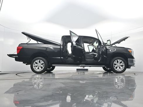 Used 2016 Nissan Titan SL image 45