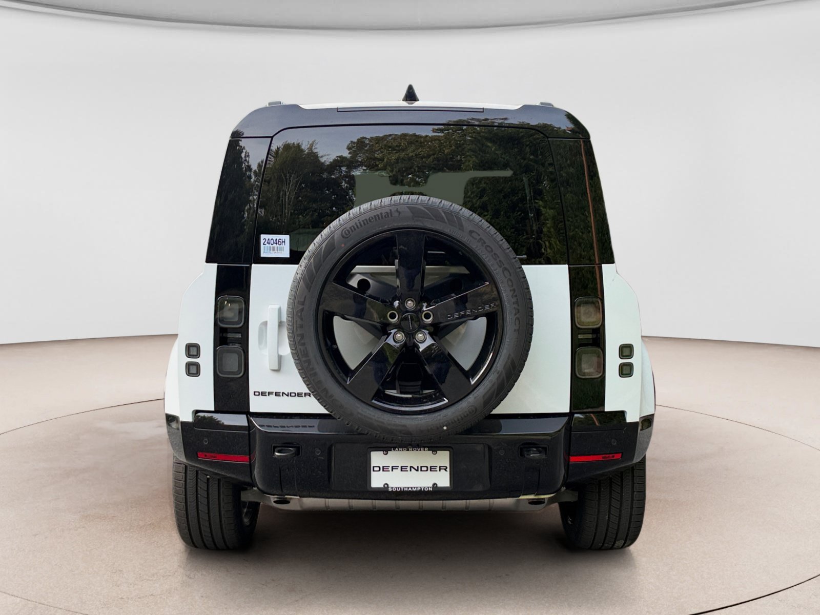New 2026 Land Rover Defender 110 X-Dynamic SE AWD/4WD image 4