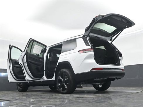 New 2025 Jeep Grand Cherokee L Altitude image 67