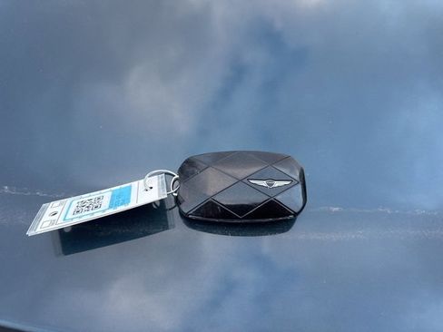 Used 2025 Genesis G70 2.5T image 34