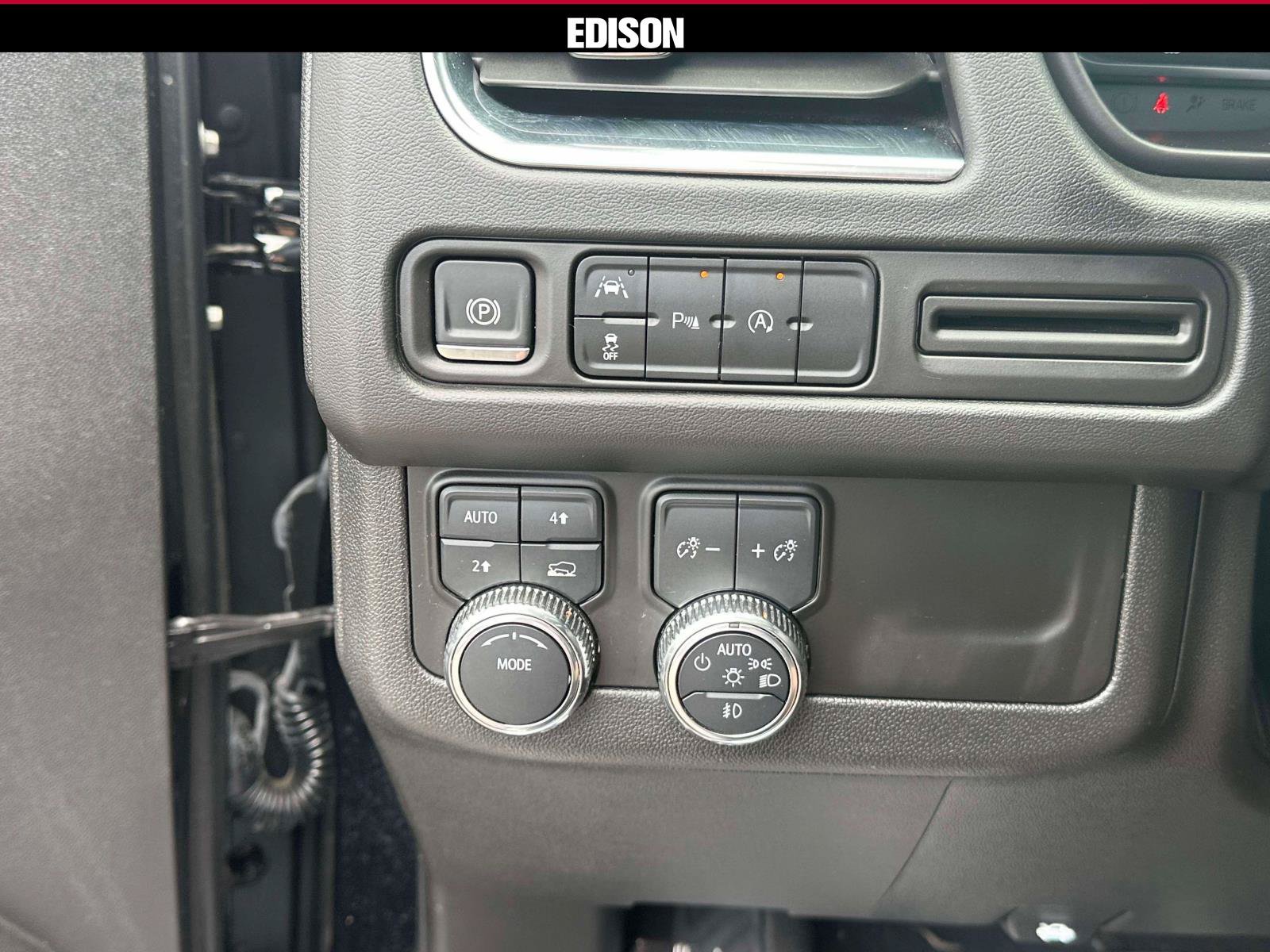 Used 2024 GMC Yukon SLT AWD/4WD image 20