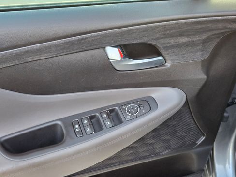 Used 2019 Hyundai Santa Fe SE image 12