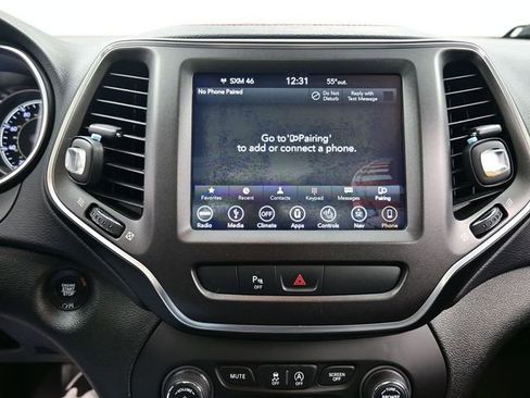 Used 2019 Jeep Cherokee Trailhawk AWD/4WD image 24