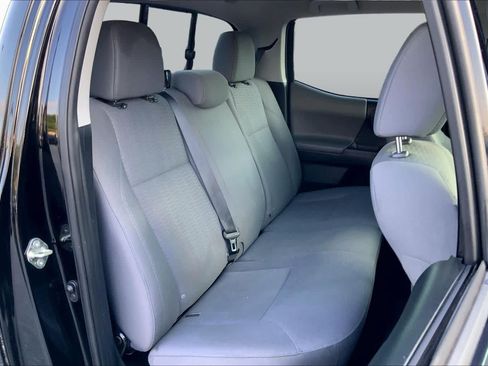 Used 2017 Toyota Tacoma SR RWD image 18