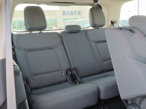 Used 2025 Ford Expedition Active image 36