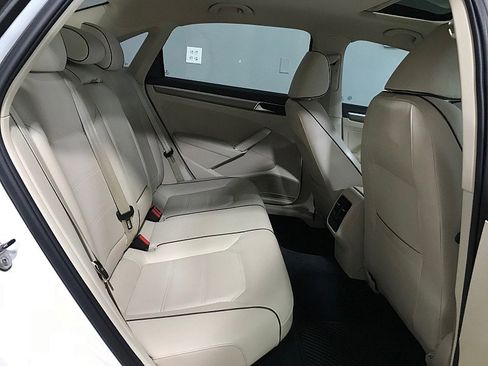 Used 2018 Volkswagen Passat 2.0T SE FWD image 17
