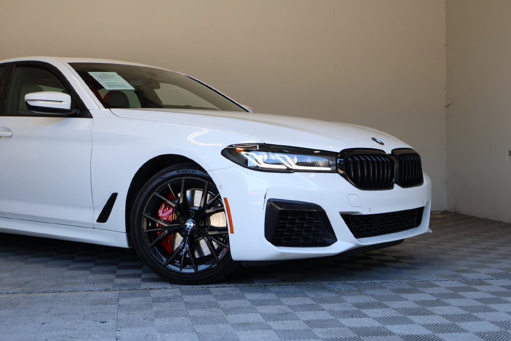 Used 2023 BMW 540i w/ M Sport Package RWD image 3