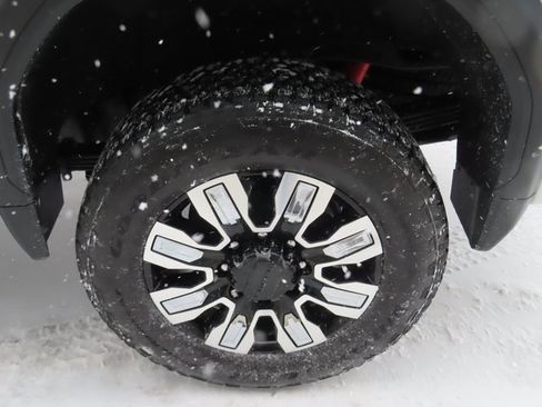 Used 2024 GMC Sierra 2500 Denali image 16