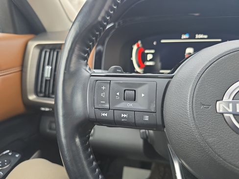 Used 2023 Nissan Pathfinder Platinum image 21