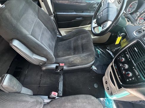 Used 2017 Dodge Grand Caravan SE w/ UConnect Hands-Free Group FWD image 26