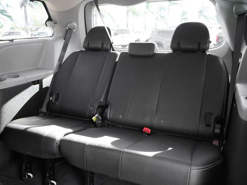 Used 2016 Toyota Sienna SE image 42