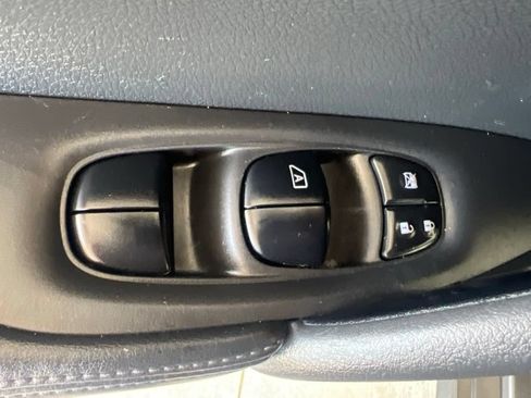Used 2018 Nissan Rogue SV w/ Sun & Sound Touring Package AWD/4WD image 48