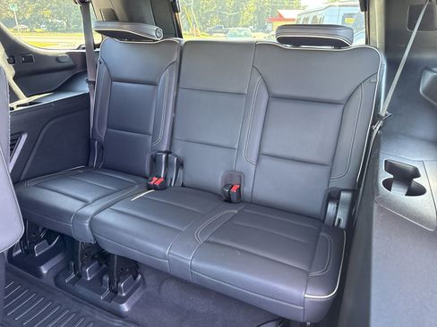 Used 2022 GMC Yukon SLT w/ SLT Premium Package image 12