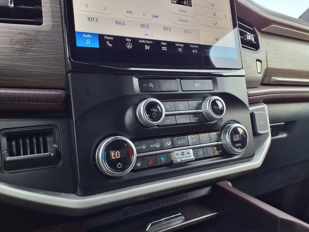 Used 2024 Ford Expedition Limited RWD image 6