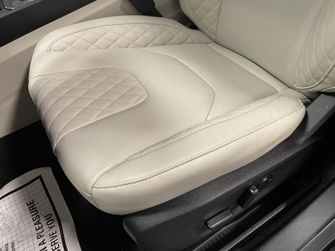 Used 2024 Ford Edge Titanium w/ Titanium Elite Package image 22