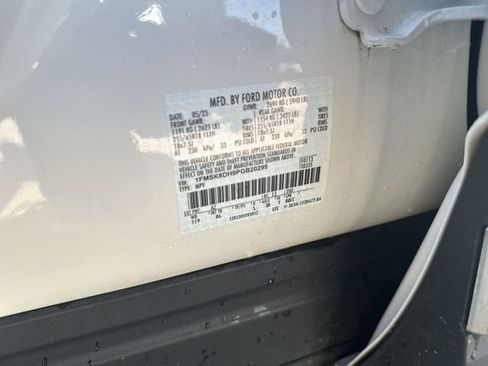 Used 2023 Ford Explorer XLT AWD/4WD image 36