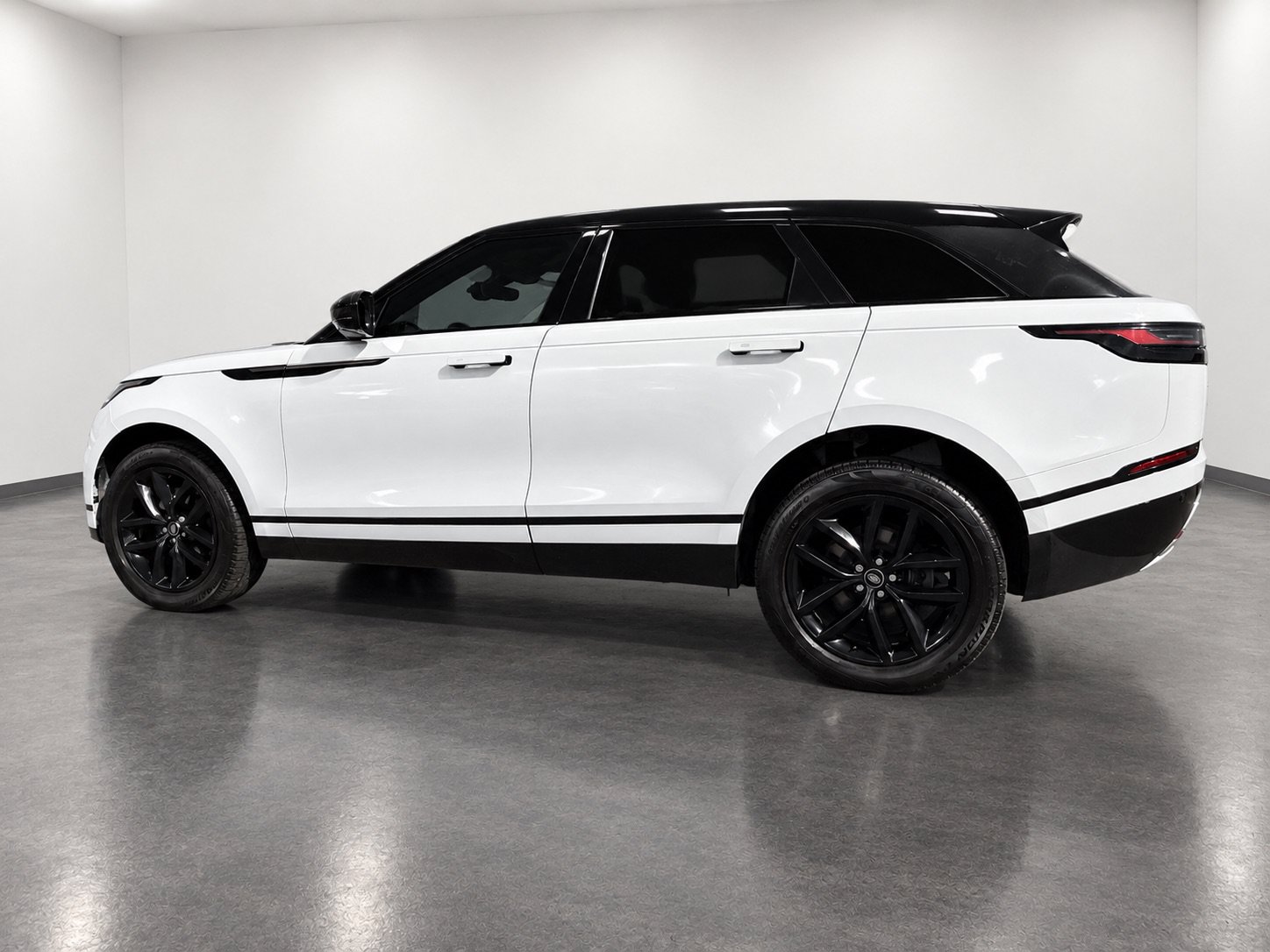 Used 2024 Land Rover Range Rover Velar Dynamic SE AWD/4WD image 5