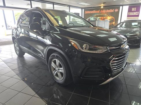 Used 2019 Chevrolet Trax LT w/ LT Convenience Package image 3