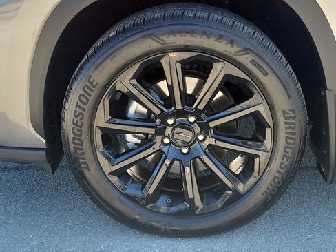 Used 2025 Toyota Highlander XLE image 9