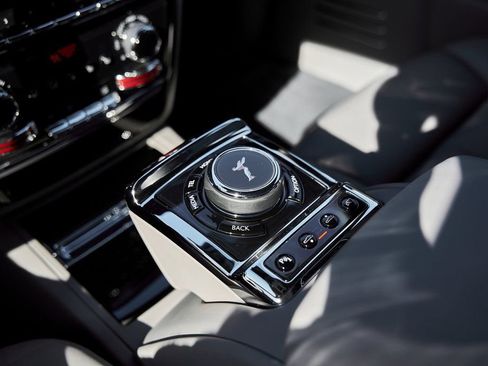 Used 2025 Rolls-Royce Phantom Sedan RWD image 75