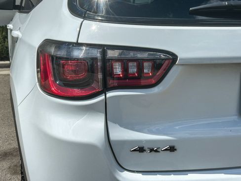 Used 2025 Jeep Compass Trailhawk AWD/4WD image 9