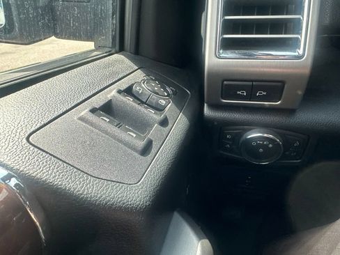 Used 2016 Ford F150 Platinum w/ Equipment Group 701A Luxury AWD/4WD image 34