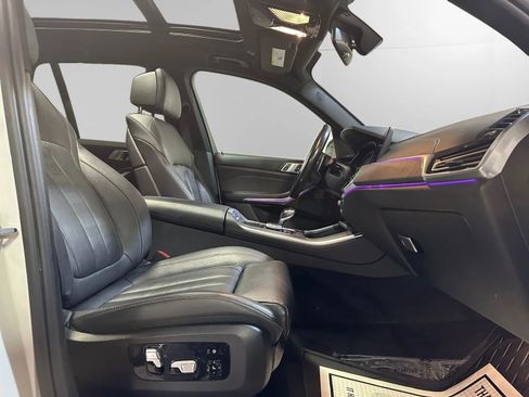 Used 2020 BMW X5 M50i w/ Premium Package image 23