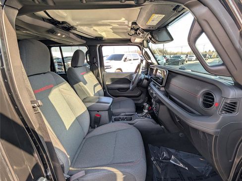 Used 2024 Jeep Wrangler Unlimited Rubicon AWD/4WD image 12